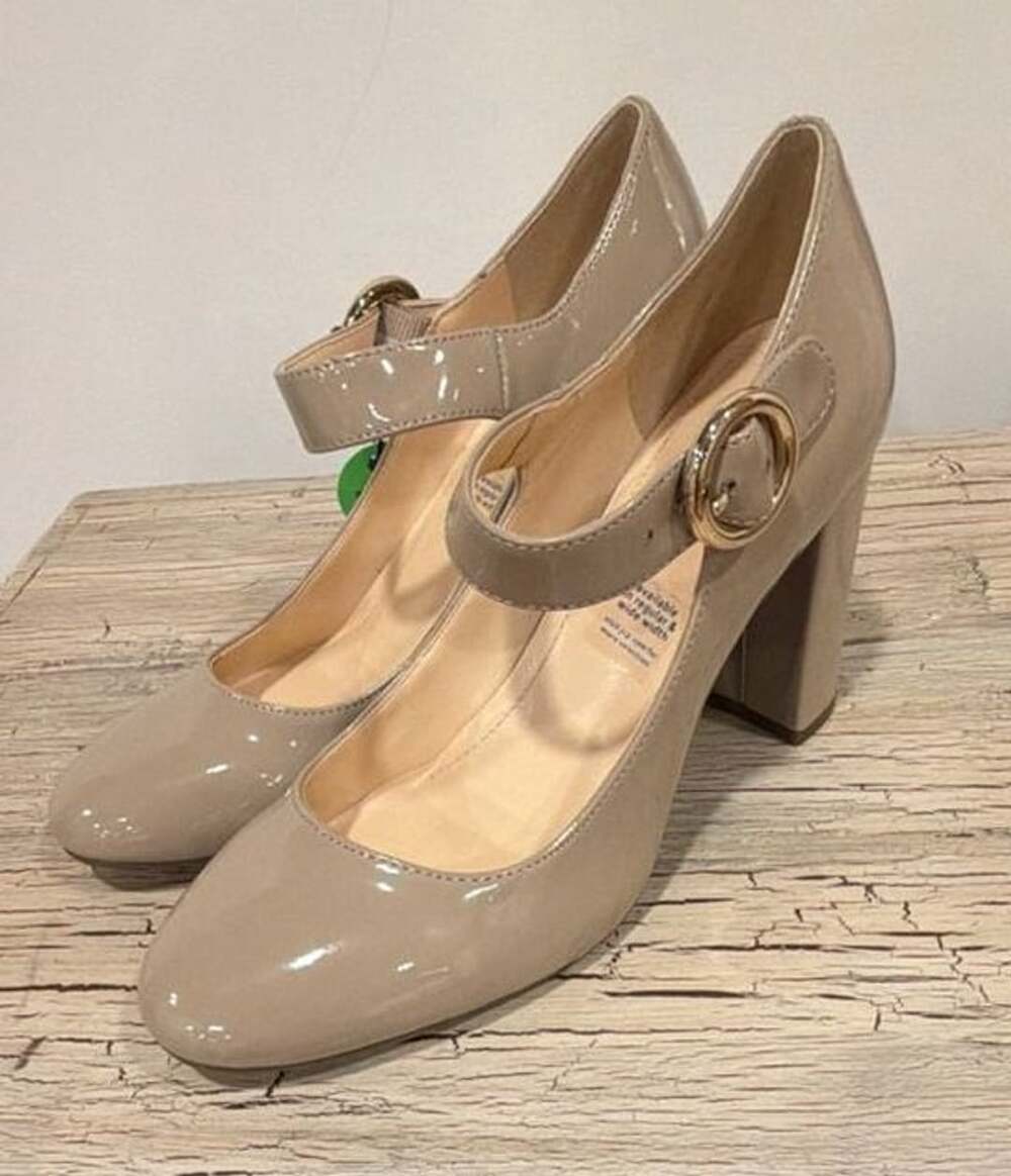 Liz Claiborne Mary Jane Heels
Nude
Patent Leather Block Heel
Shiny, Dressy, F